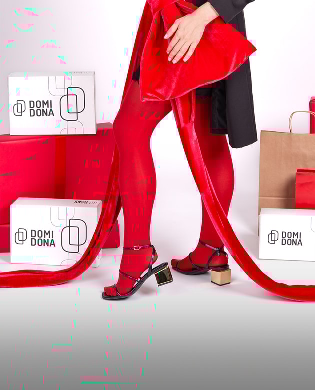 Sandalia salto bloco dourado elegante para celebrar o natal