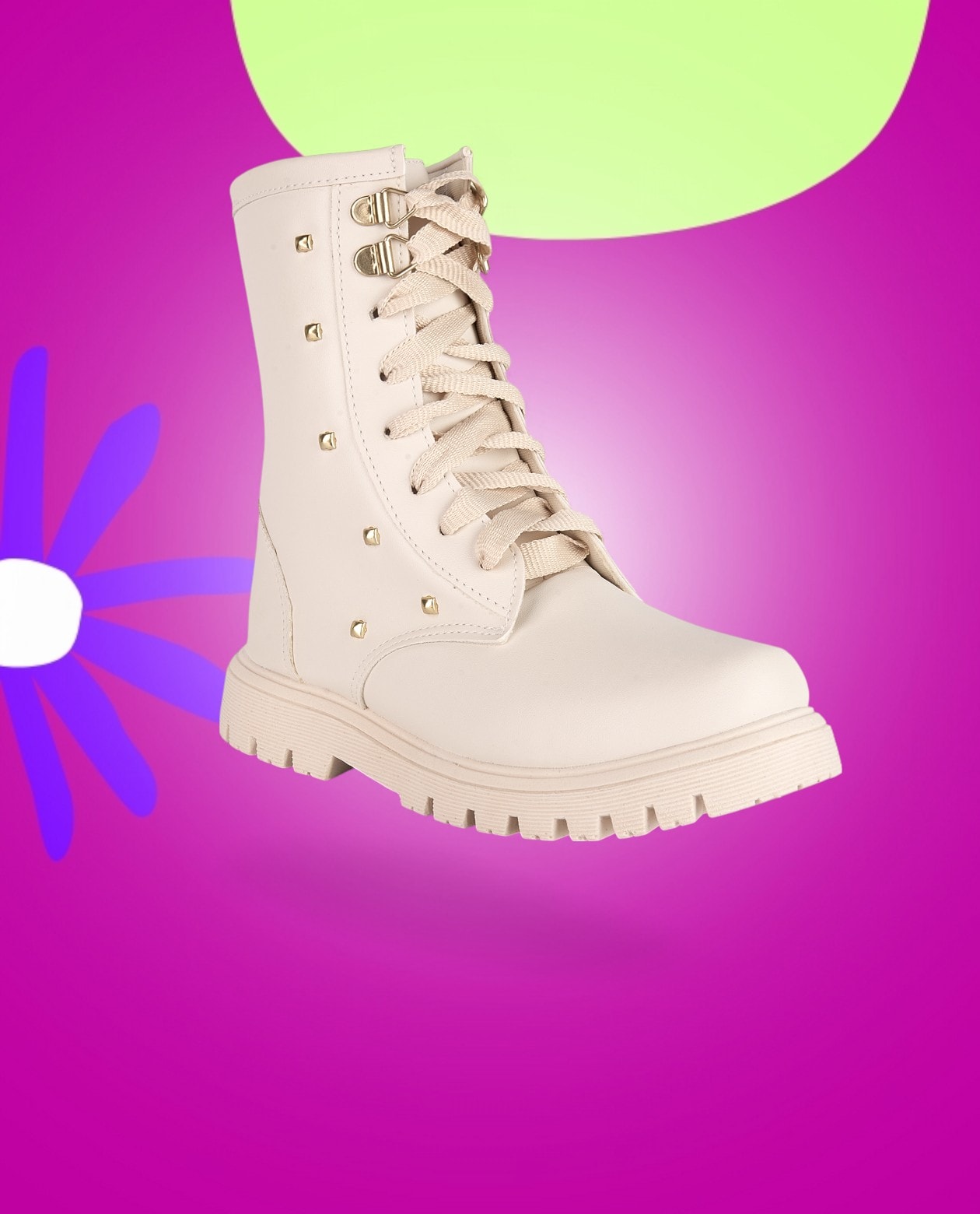 Coturno infantil off white cano alto com spikes Menina Fashion – estilo urbano para as férias de inverno