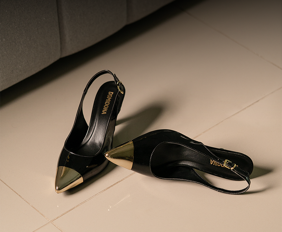 Sapato slingback feminino preto com bico metalizado dourado Domidona