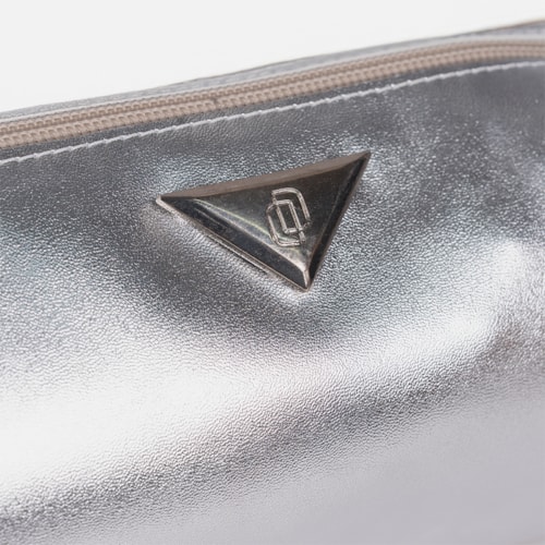 Bolsa Nécessaire Prata Brilho Metalizado Feminina Média Viagem Moderna