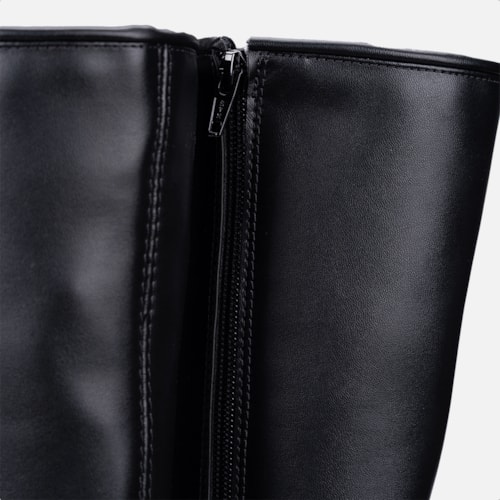 Bota Biker Feminina Preta Cano Alto Tratorada Com Fivelas Tendência