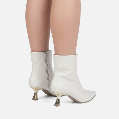 Bota Cano Curto Salto Fino Baixo Kitten Heel Metalizado Bico Fino Off White