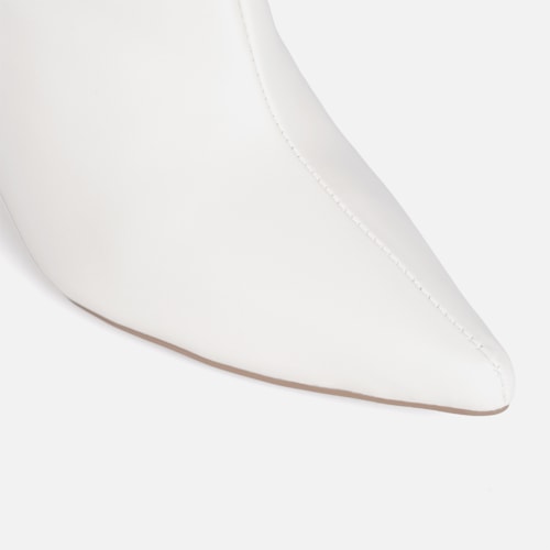 Bota Cano Curto Salto Fino Baixo Kitten Heel Metalizado Bico Fino Off White