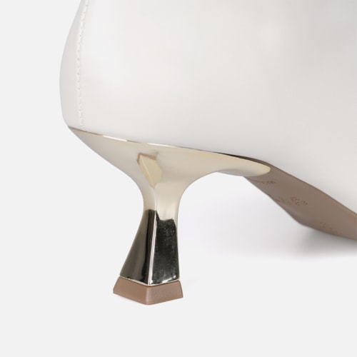 Bota Cano Curto Salto Fino Baixo Kitten Heel Metalizado Bico Fino Off White