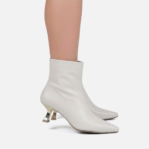 Bota Cano Curto Salto Fino Baixo Kitten Heel Metalizado Bico Fino Off White