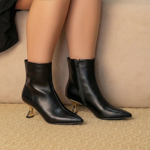 Bota Cano Curto Salto Fino Baixo Kitten Heel Metalizado Bico Fino Preta