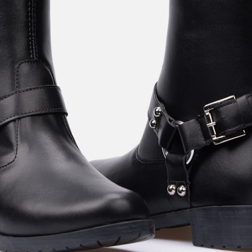 Bota Feminina Biker Cano Médio Tratorada Com Fivelas Tendência Preta