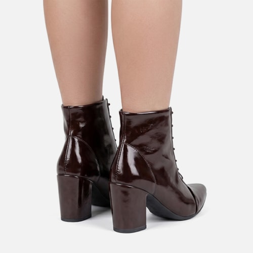 Bota Feminina Cano Curto Bico Fino Salto Grosso Confortável Marrom