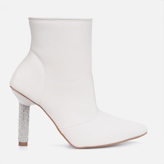 Bota Feminina Inverno Off White Cano Médio Bico Fino Salto Fino Strass