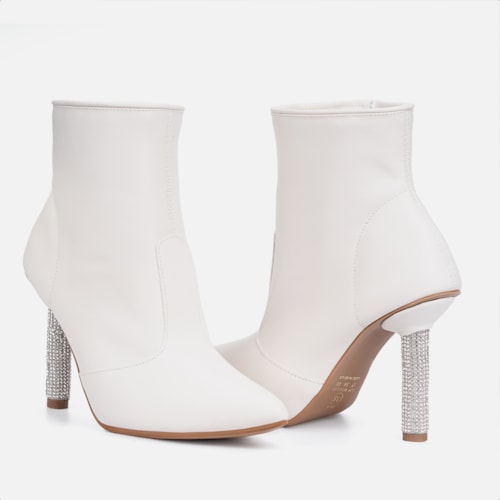 Bota Feminina Inverno Off White Cano Médio Bico Fino Salto Fino Strass