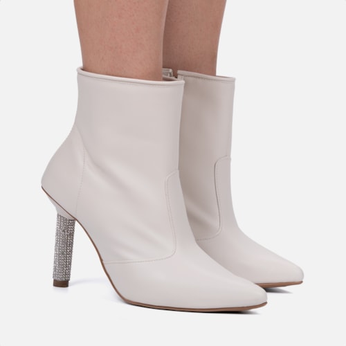 Bota Feminina Inverno Off White Cano Médio Bico Fino Salto Fino Strass