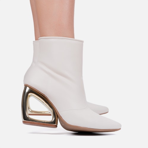 Bota Off White Feminina Cano Curto Salto Vazado Cromado