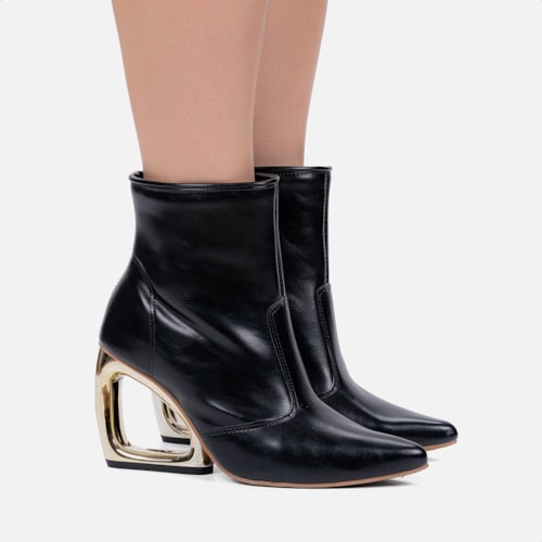 Bota Preta Feminina Cano Curto Salto Vazado Cromado