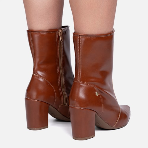 Bota Social Feminina Caramelo Cano Curto Salto Alto Bloco Bico Fino