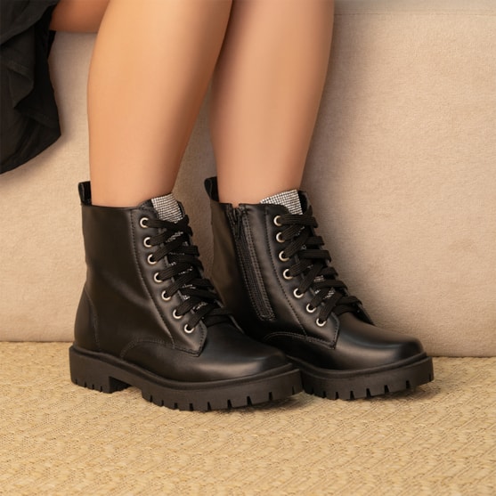 Segunda imagem do produto Coturno Feminino Preto Cano Curto Solado Tratorado Zíper Confortável