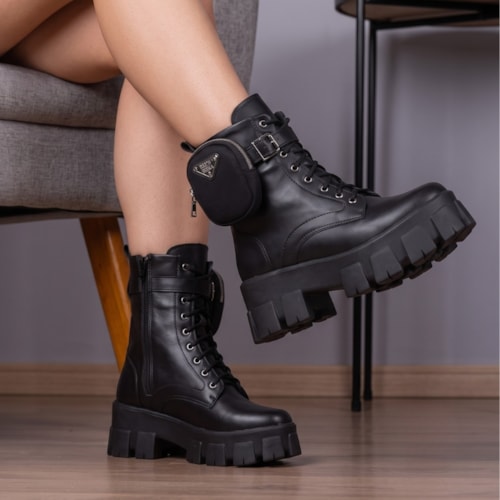 Coturno Feminino Tratorado Com Bolsinha Na Lateral Preto
