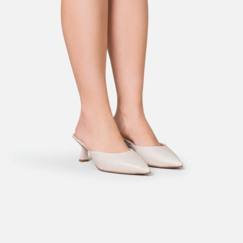 Mule Feminino Salto Taça Bico Fino Confortável Off White