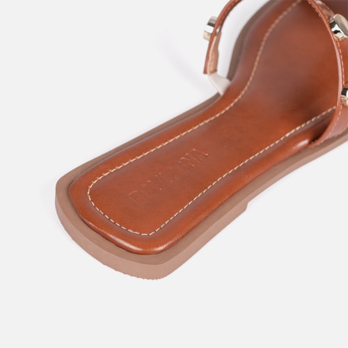Rasteira Gladiadora Caramelo Tiras Finas Com Tachas Metalizado Dourado