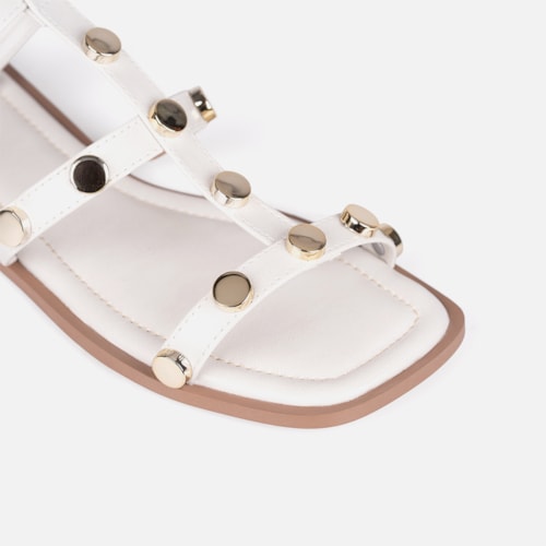 Rasteira Gladiadora Off White Tiras Finas Com Tachas Metalizado Dourado