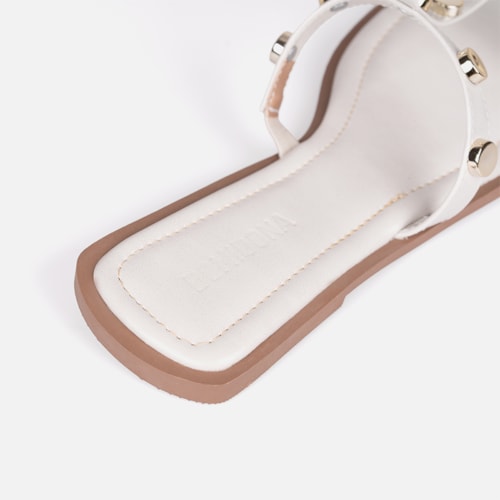 Rasteira Gladiadora Off White Tiras Finas Com Tachas Metalizado Dourado