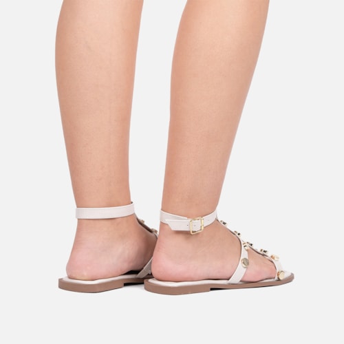 Rasteira Gladiadora Off White Tiras Finas Com Tachas Metalizado Dourado