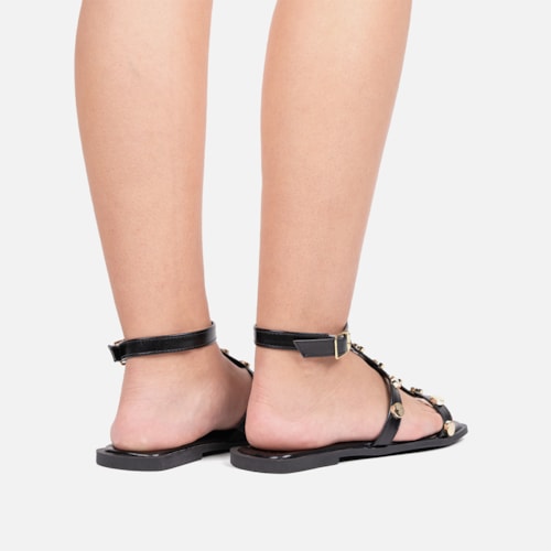 Rasteira Gladiadora Preta Tiras Finas Com Tachas Metalizado Dourado