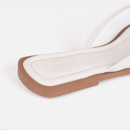Rasteirinha Off White Flat De Dedo Laço Metalizado Plana Bico Quadrado