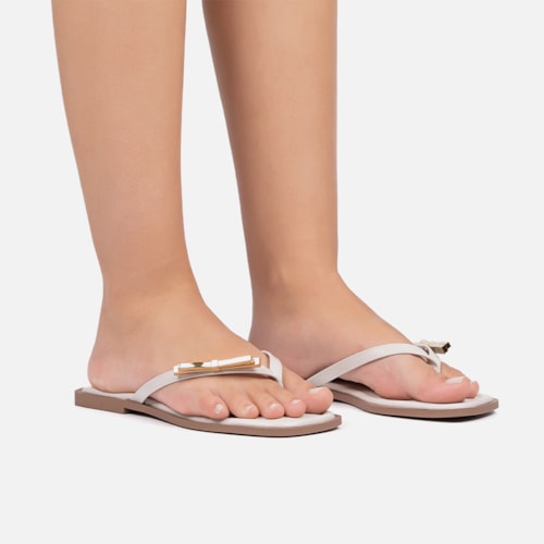 Rasteirinha Off White Flat De Dedo Laço Metalizado Plana Bico Quadrado