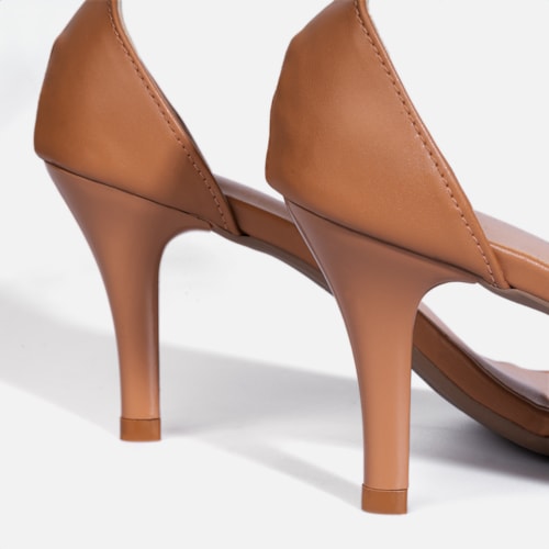 Sandália Feminina Elegante Tira Única e Fechamento no Tornozelo Caramelo