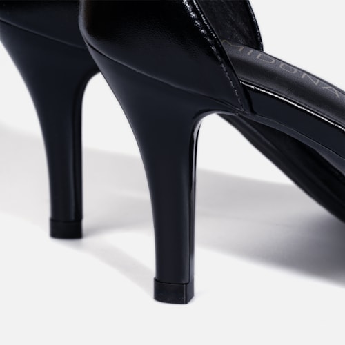 Sandália Feminina Elegante Tira Única e Fechamento no Tornozelo Preta