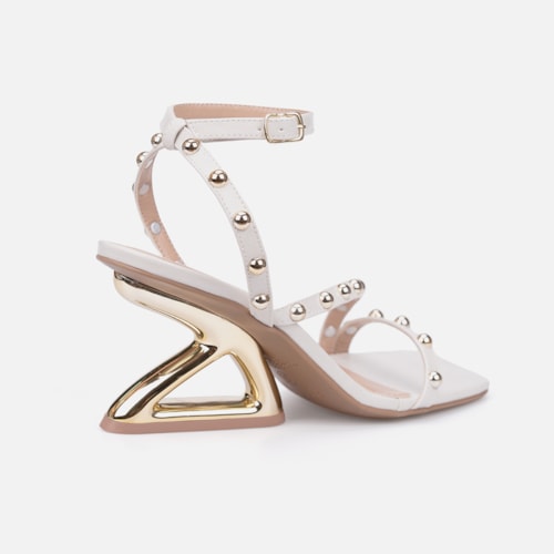 Sandália Feminina Off White Salto Alto Grosso Cromado Tiras Com Tachas
