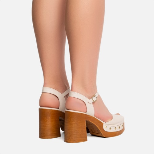 Sandália Feminina Off White Salto Grosso Bloco Madeira Tira Com Tachas