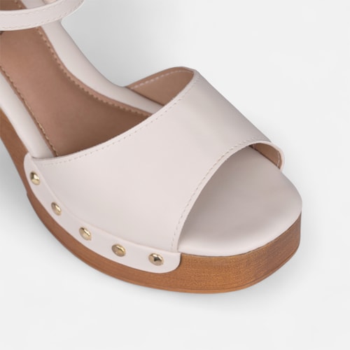Sandália Feminina Off White Salto Grosso Bloco Madeira Tira Com Tachas