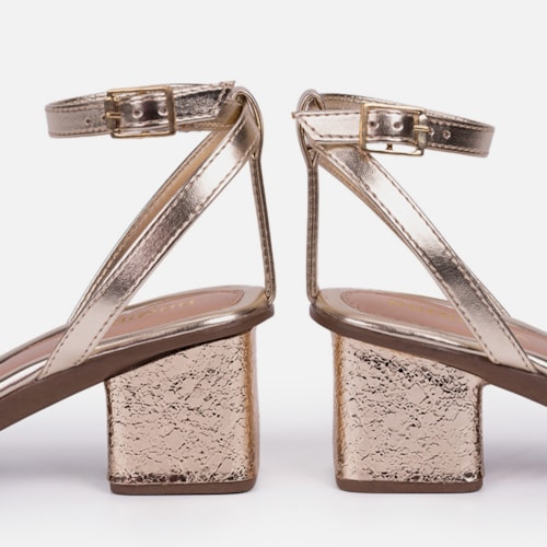 Sandália Feminina Salto Bloco Laço Com Textura Brilhante Moda Dourado