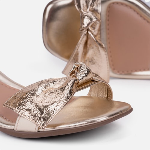 Sandália Feminina Salto Bloco Laço Com Textura Brilhante Moda Dourado