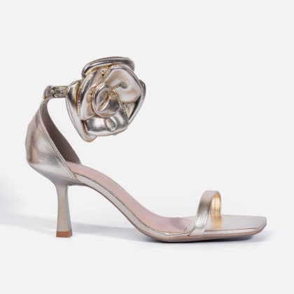 Sandália Feminina Salto Fino Bico Quadrado Enfeite De Flor Dourada