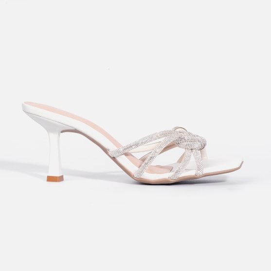 Sandália Feminina Salto Fino Bico Quadrado Tira Em Strass Com Laço Off White