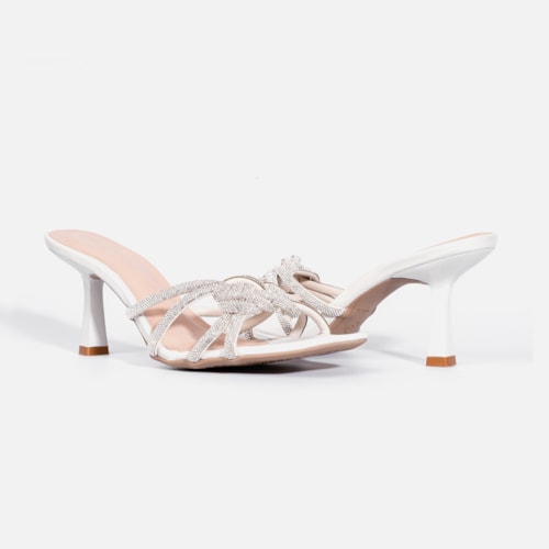 Sandália Feminina Salto Fino Bico Quadrado Tira Em Strass Com Laço Off White
