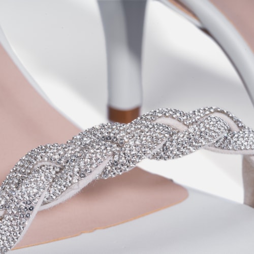 Sandália Feminina Salto Fino Com Tira Em Strass Brilhante Off White