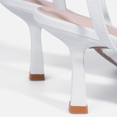 Sandália Feminina Salto Fino Tira Dupla e Bico Quadrado Off White