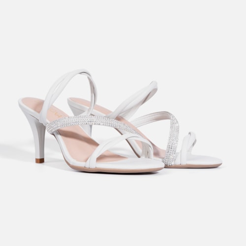 Sandália Feminina Tiras Triplas Cruzadas Com Strass e Salto Alto Fino Off White