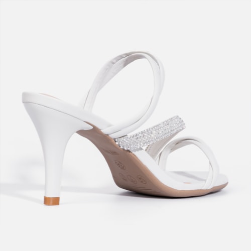 Sandália Feminina Tiras Triplas Cruzadas Com Strass e Salto Alto Fino Off White