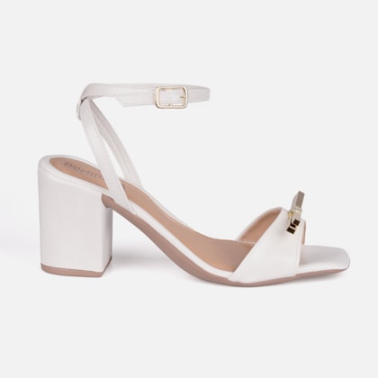Sandália Off White Salto Alto Bloco Bico Quadrado Com Laço ABS Metalizado