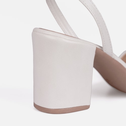 Sandália Off White Salto Alto Bloco Bico Quadrado Com Laço ABS Metalizado
