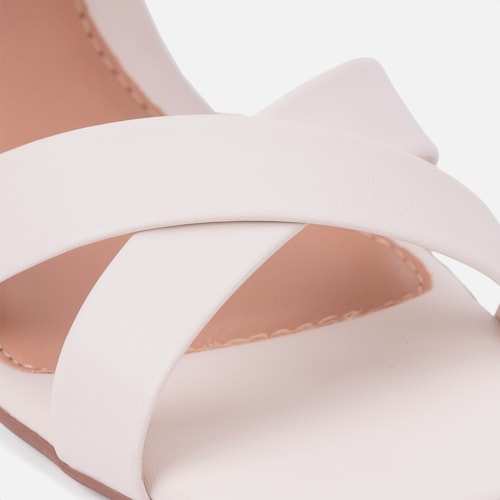 Sandália Salto Médio Grosso Tiras Cruzadas Feminina Domidona Off White