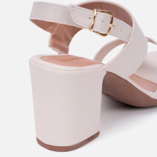 Sandália Salto Médio Grosso Tiras Cruzadas Feminina Domidona Off White