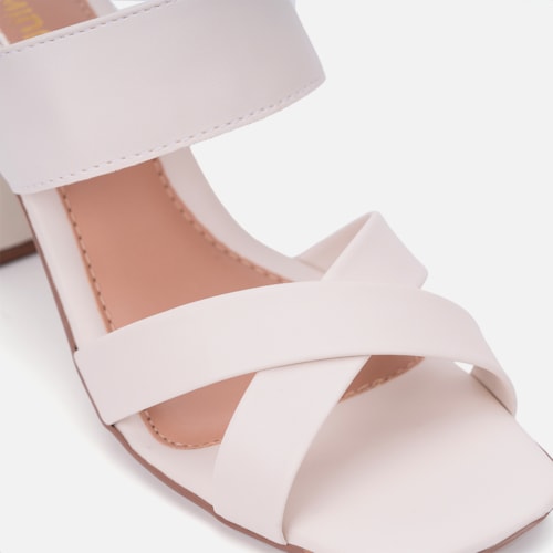 Sandália Salto Médio Grosso Tiras Cruzadas Feminina Domidona Off White