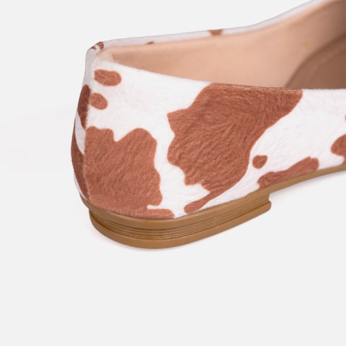 Sapatilha Feminina Camurça Animal Print Vaca Caramelo Bico Fino