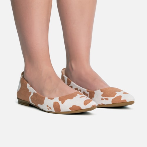 Sapatilha Feminina Camurça Animal Print Vaca Caramelo Bico Fino