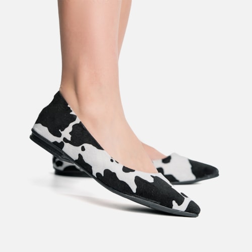 Sapatilha Feminina Camurça Animal Print Vaca Preta Bico Fino